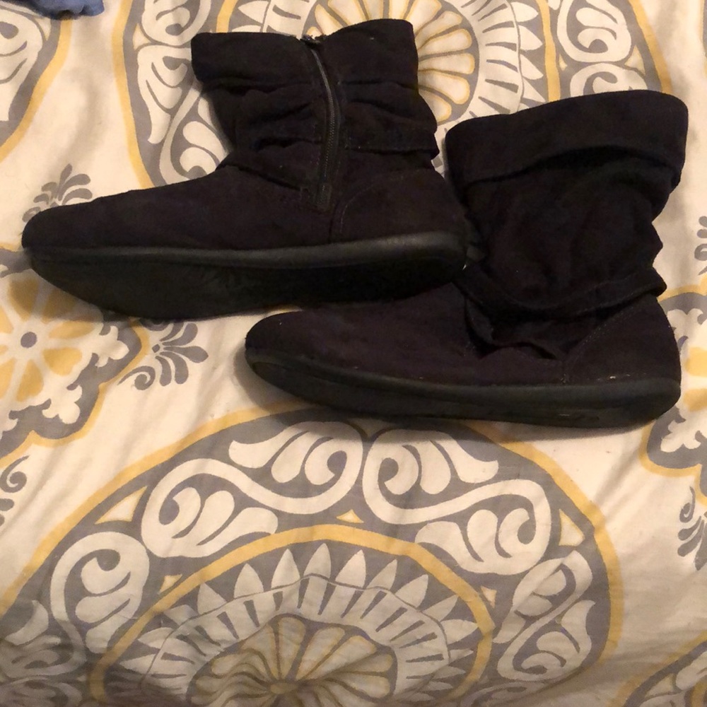 Black ankle high boots